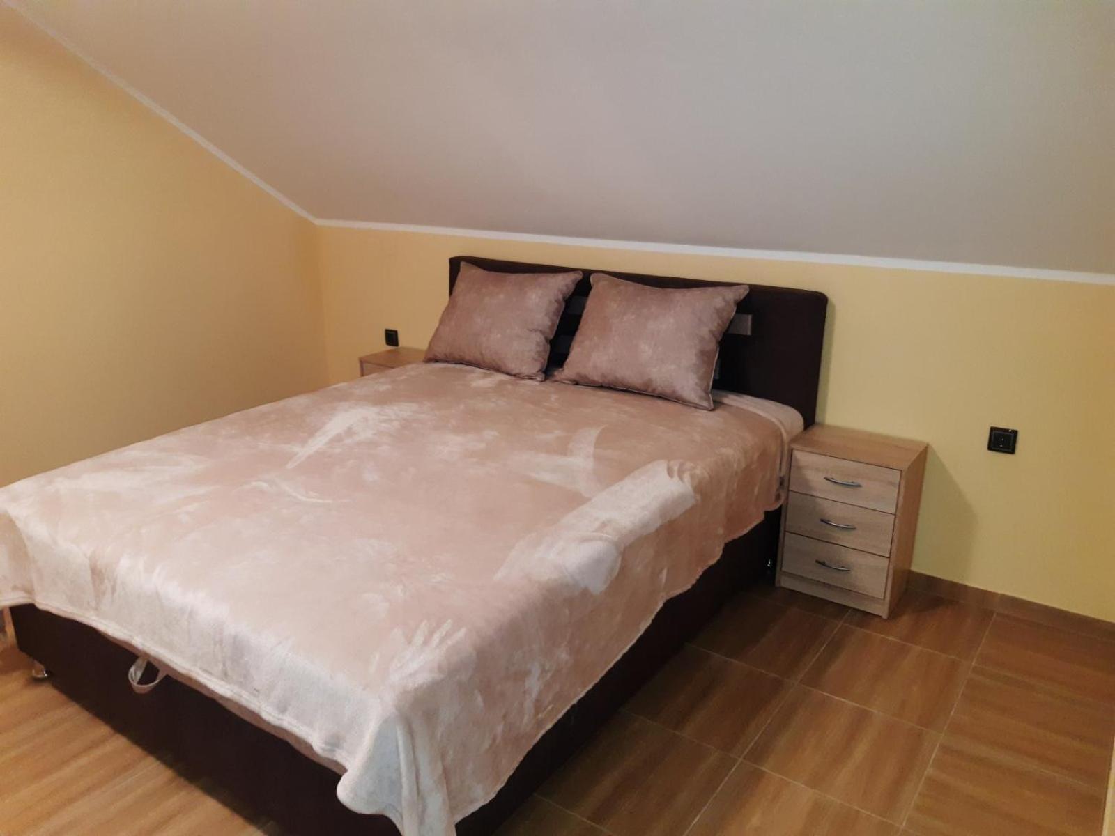Nela Apartman Veternik Exterior foto